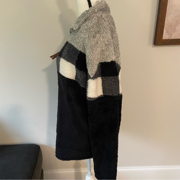 💥LAST CHANCE💥NWT Maurice’s Sherpa sweater - Picture 3 of 8